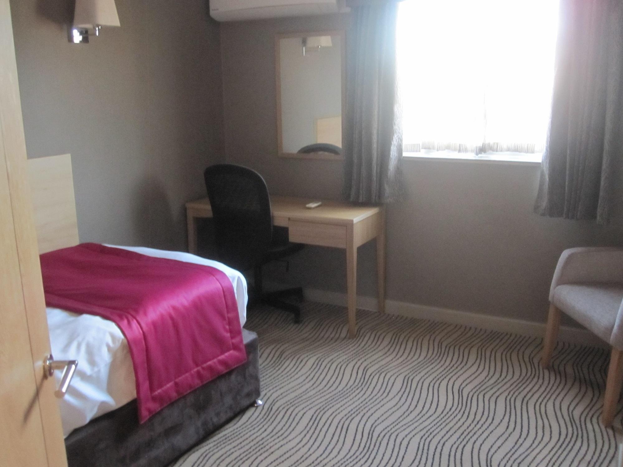 Best Western Heath Court Hotel Newmarket  Kültér fotó